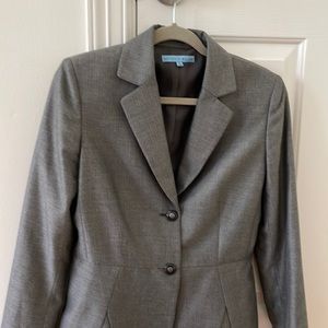 Beautifully tailored Antonio Melani suit jacket, grey, size 6